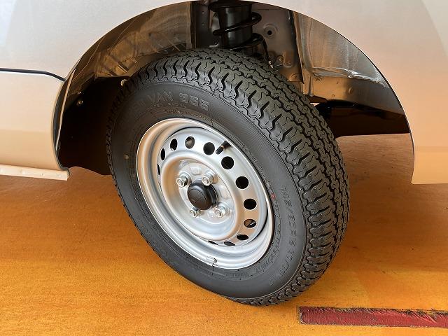 ハイゼットトラックジャンボスタンダードサポカーＳワイド適合　三方開　ラジオ　エアコン　光軸調整ダイヤル　コーナーセンサー　アイドリングストップ　横滑り防止機能　誤発進抑制機能　アクセサリーソケット（神奈川県）の中古車