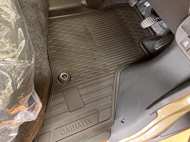 ハイゼットカーゴデッキバンＧサポカーＳワイド適合　エアコン　アクセサリーソケット　コーナーセンサー　Ｐスタート　アイドリングストップ　コーナーセンサー　横滑り防止機能　誤発進抑制機能　電動格納ミラー　パワーウインドウ（神奈川県）の中古車