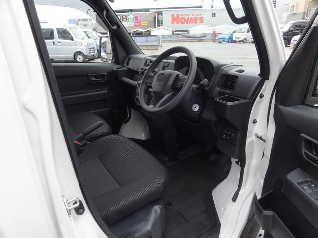 ハイゼットカーゴDXサポカーSワイド適合 ラジオ エアコン アクセサリーソケット コーナーセンサー アイドリングストップ 光軸調整ダイヤル 横滑り防止機能 誤発進抑制機能 パワーウインドウ キーレス(神奈川県)の中古車