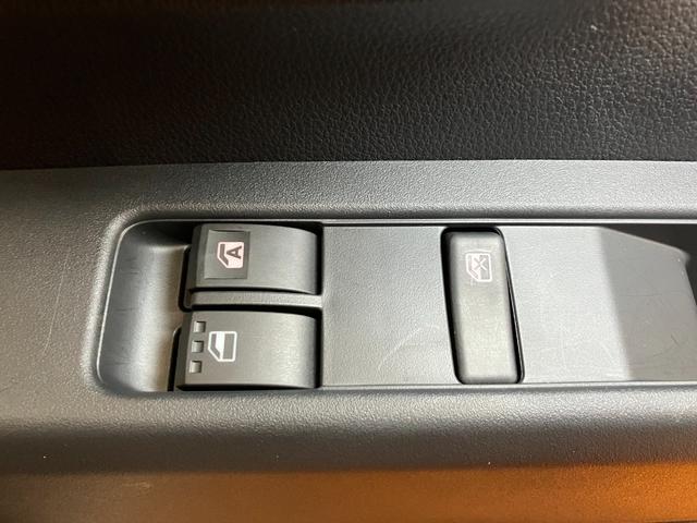 ハイゼットカーゴDXサポカーSワイド適合 ラジオ エアコン アクセサリーソケット コーナーセンサー アイドリングストップ 光軸調整ダイヤル 横滑り防止機能 誤発進抑制機能 パワーウインドウ キーレス(神奈川県)の中古車