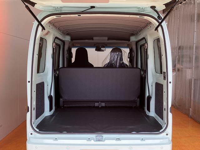 ハイゼットカーゴＤＸサポカーＳワイド適合　ラジオ　エアコン　アクセサリーソケット　コーナーセンサー　アイドリングストップ　光軸調整ダイヤル　横滑り防止機能　誤発進抑制機能　パワーウインドウ　キーレス（神奈川県）の中古車