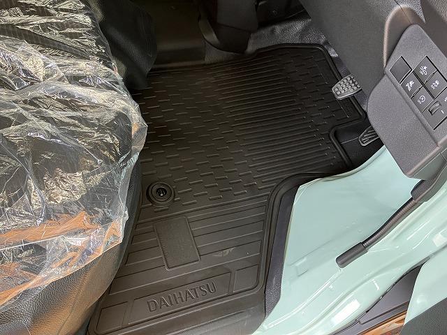 ハイゼットカーゴＤＸサポカーＳワイド適合　ラジオ　エアコン　アクセサリーソケット　コーナーセンサー　アイドリングストップ　光軸調整ダイヤル　横滑り防止機能　誤発進抑制機能　パワーウインドウ　キーレス（神奈川県）の中古車