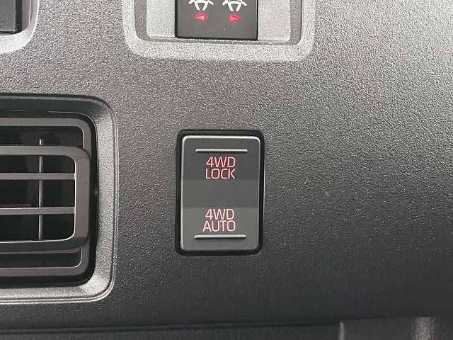 ハイゼットカーゴＤＸ４ＷＤ　サポカーＳワイド適合　ラジオ　エアコン　アクセサリーソケット　コーナーセンサー　アイドリングストップ　光軸調整ダイヤル　横滑り防止機能　誤発進抑制機能　パワーウインドウ　キーレス（神奈川県）の中古車