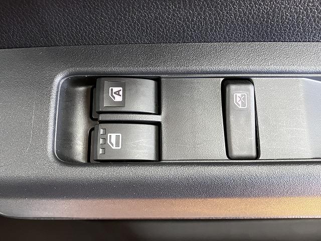 ハイゼットカーゴＤＸ４ＷＤ　サポカーＳワイド適合　ラジオ　エアコン　アクセサリーソケット　コーナーセンサー　アイドリングストップ　光軸調整ダイヤル　横滑り防止機能　誤発進抑制機能　パワーウインドウ　キーレス（神奈川県）の中古車