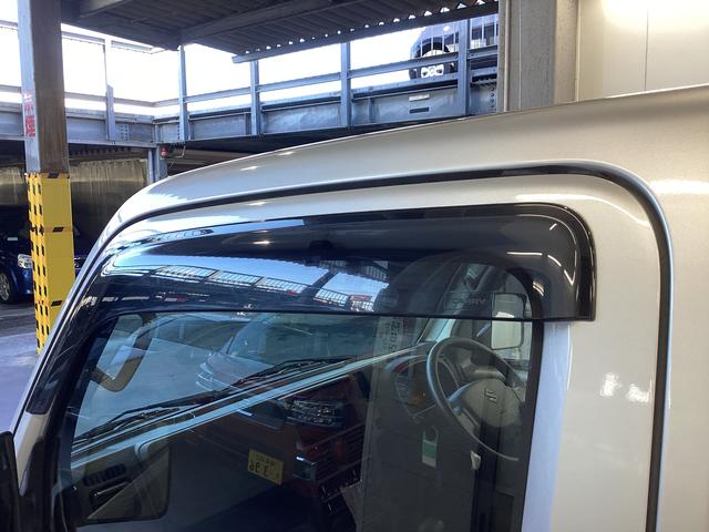 キャリイトラックＫＣエアコン・パワステエアコン　パワステ　ラジオ　４ＷＤ　マット　バイザー（岐阜県）の中古車