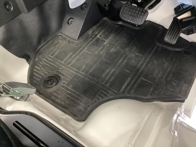 ハイゼットトラックスタンダード衝突被害軽減ブレーキ　横滑り防止装置　４ＷＤ　ＣＶＴ　オートマチックハイビーム　アイドリングストップ　オートライト　エアコン　パワステ　ラジオ　マット（岐阜県）の中古車