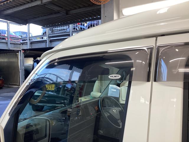 ハイゼットカーゴクルーズＳＡIII衝突被害軽減ブレーキ　横滑り防止装置　４ＷＤ　ＭＴ　エアコン　パワステ　ＣＤチューナー　オートハイビーム　アイドリングストップ　オートライト　キーレス　マット　バイザー（岐阜県）の中古車