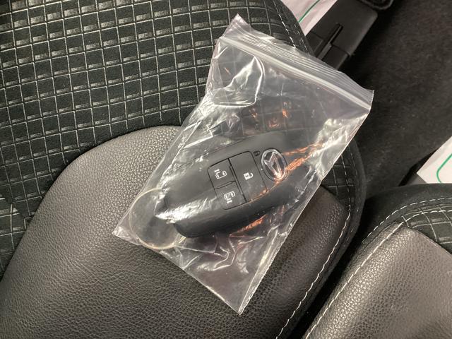 タントカスタムＲＳセレクション衝突被害軽減ブレーキ　横滑り防止装置　４ＷＤ　オートハイビーム　アイドリングストップ　ステアリングスイッチ　オートライト　キーフリー　エアコン　ナビ　ドラレコ　バックカメラ　ＥＴＣ　マット　バイザー（岐阜県）の中古車