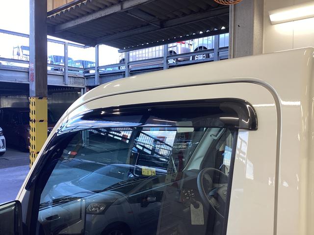 ハイゼットトラックスタンダード衝突被害軽減ブレーキ 横滑り防止装置 4WD CVT エアコン パワステ ラジオ オートハイビーム アイドリングストップ オートライト マット バイザー(岐阜県)の中古車