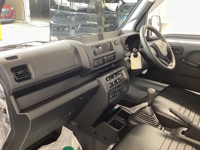 ハイゼットトラックスタンダード衝突被害軽減ブレーキ 横滑り防止装置 4WD MT エアコン パワステ ラジオ オートハイビーム アイドリングストップ オートライト マット バイザー(岐阜県)の中古車