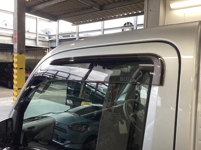 ハイゼットトラックスタンダード衝突被害軽減ブレーキ 横滑り防止装置 4WD MT エアコン パワステ ラジオ オートハイビーム アイドリングストップ オートライト マット バイザー(岐阜県)の中古車