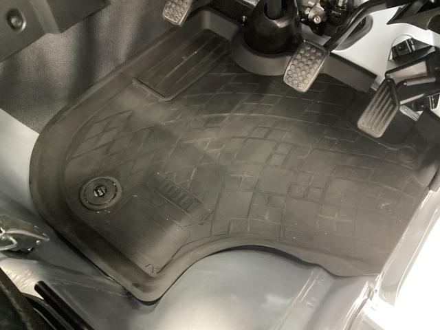 ハイゼットトラックスタンダード衝突被害軽減ブレーキ 横滑り防止装置 4WD MT エアコン パワステ ラジオ オートハイビーム アイドリングストップ オートライト マット バイザー(岐阜県)の中古車