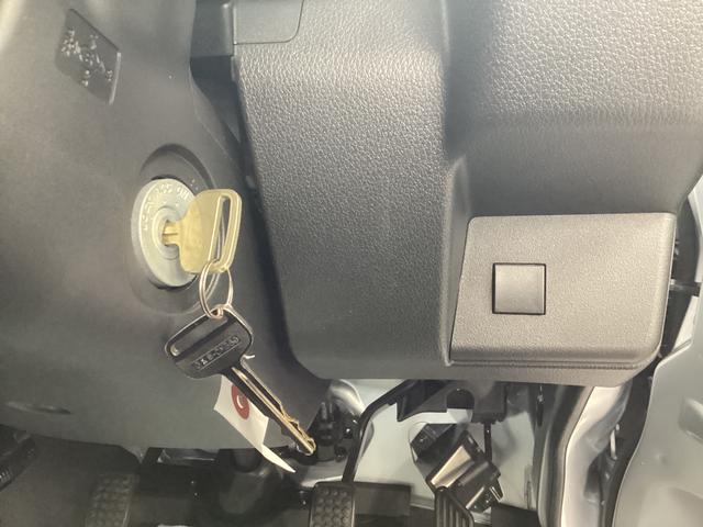 ハイゼットトラックスタンダード衝突被害軽減ブレーキ 横滑り防止装置 4WD MT エアコン パワステ ラジオ オートハイビーム アイドリングストップ オートライト マット バイザー(岐阜県)の中古車