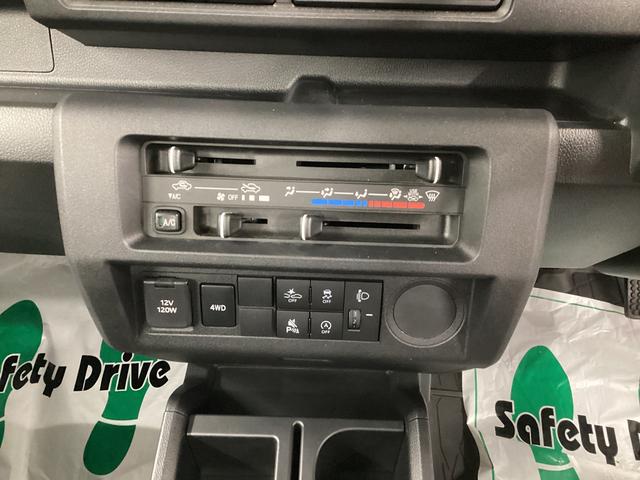 ハイゼットトラックスタンダード衝突被害軽減ブレーキ 横滑り防止装置 4WD MT エアコン パワステ ラジオ オートハイビーム アイドリングストップ オートライト マット バイザー(岐阜県)の中古車
