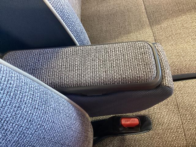 ムーヴキャンバスストライプスＧ衝突被害軽減ブレーキ　横滑り防止装置　オートハイビーム　アイドリングストップ　ステアリングスイッチ　オートライト　キーフリーシステム　オートエアコン　バックカメラ　マット　バイザー（岐阜県）の中古車