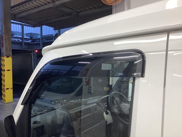 ハイゼットカーゴＤＸ衝突被害軽減ブレーキ　横滑り防止装置　２ＷＤ　ＣＶＴ　エアコン　パワステ　ラジオ　オートハイビーム　アイドリングストップ　オートライト　マット　バイザー（岐阜県）の中古車