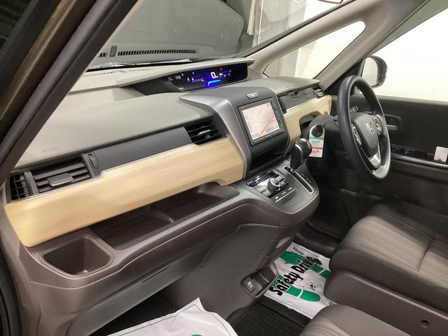 フリードＧ・ホンダセンシング衝突被害軽減ブレーキ　横滑り防止装置　アイドリングストップ　ステアリングスイッチ　オートライト　キーフリーシステム　オートエアコン　ナビ　バックカメラ　ＥＴＣ　マット　バイザー（岐阜県）の中古車