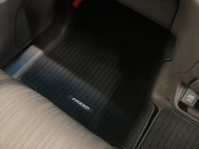 フリードＧ・ホンダセンシング衝突被害軽減ブレーキ　横滑り防止装置　アイドリングストップ　ステアリングスイッチ　オートライト　キーフリーシステム　オートエアコン　ナビ　バックカメラ　ＥＴＣ　マット　バイザー（岐阜県）の中古車