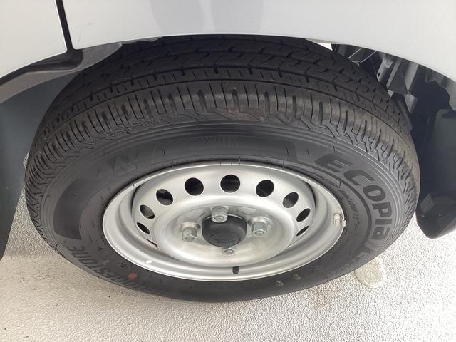 ハイゼットカーゴＤＸ衝突被害軽減ブレーキ　横滑り防止装置　４ＷＤ　ＣＶＴ　エアコン　パワステ　ラジオ　オートハイビーム　アイドリングストップ　オートライト　マット（岐阜県）の中古車