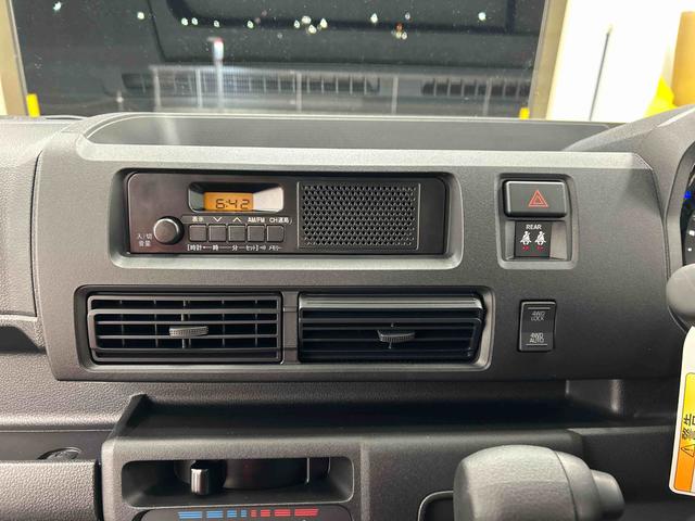 ハイゼットカーゴＤＸ衝突被害軽減ブレーキ　横滑り防止装置　４ＷＤ　ＣＶＴ　エアコン　パワステ　ラジオ　オートハイビーム　アイドリングストップ　オートライト　キーレス　マット（岐阜県）の中古車