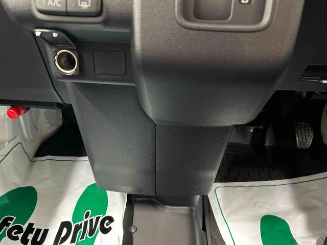 ハイゼットカーゴＤＸ衝突被害軽減ブレーキ　横滑り防止装置　４ＷＤ　ＣＶＴ　エアコン　パワステ　ラジオ　オートハイビーム　アイドリングストップ　オートライト　キーレス　マット（岐阜県）の中古車