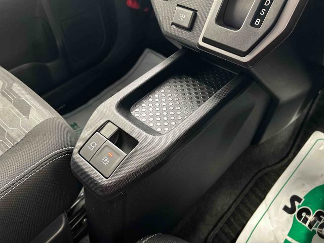 タフトＧ　クロムベンチャー衝突被害軽減ブレーキ　横滑り防止装置　オートハイビーム　アイドリングストップ　ステアリングスイッチ　オートライト　キーフリー　オートエアコン　ナビ　ドラレコ　バックカメラ　ＥＴＣ　マット　バイザー（岐阜県）の中古車