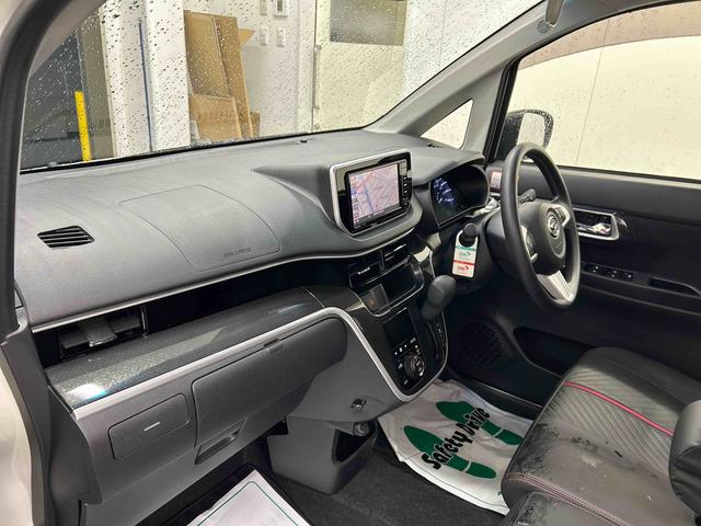 ムーヴカスタム　Ｘリミテッド　ＳＡIII衝突被害軽減ブレーキ　横滑り防止装置　オートハイビーム　アイドリングストップ　ステアリングスイッチ　オートライト　キーフリーシステム　オートエアコン　社外ナビ　バックカメラ　マット　バイザー（岐阜県）の中古車