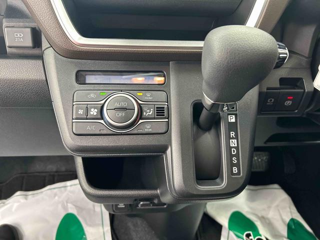 ムーヴＧ衝突被害軽減ブレーキ　横滑り防止装置　オートハイビーム　アイドリングストップ　ステアリングスイッチ　オートライト　キーフリーシステム　オートエアコン　バックカメラ　マット（岐阜県）の中古車