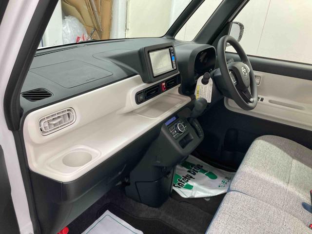 ムーヴキャンバスストライプスＸ衝突被害軽減ブレーキ　横滑り防止装置　オートハイビーム　アイドリングストップ　ステアリングスイッチ　オートライト　キーフリーシステム　オートエアコン　ナビ　ドラレコ　バックカメラ　ＥＴＣ　マット（岐阜県）の中古車