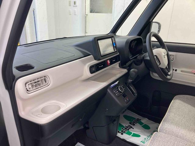 ムーヴキャンバスストライプスＧ衝突被害軽減ブレーキ　横滑り防止装置　オートハイビーム　アイドリングストップ　ステアリングスイッチ　オートライト　キーフリーシステム　オートエアコン　ナビ　ドラレコ　パノラマカメラ　ＥＴＣ　マット（岐阜県）の中古車