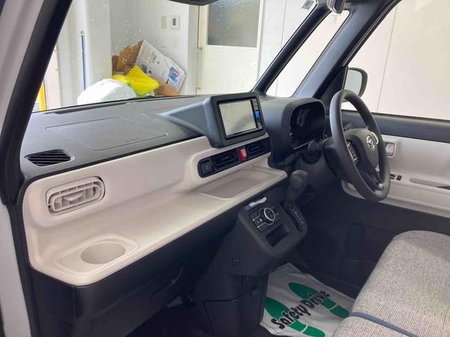 ムーヴキャンバスストライプスX衝突被害軽減ブレーキ 横滑り防止装置 オートハイビーム アイドリングストップ ステアリングスイッチ オートライト キーフリーシステム オートエアコン ナビ ドラレコ バックカメラ ETC マット(岐阜県)の中古車