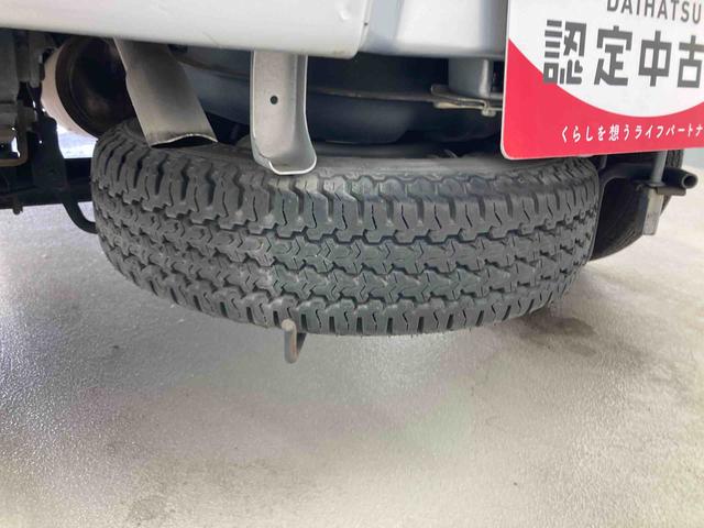 ハイゼットトラックエクストラSAIIIt衝突被害軽減ブレーキ 横滑り防止装置 エアコン エアバッグ パワーウィンドウ バイザー マット 荷台マット マニュアルレベリング パートタイム4WD キーレス 走行距離53,873キロ スペアタイヤ(岐阜県)の中古車