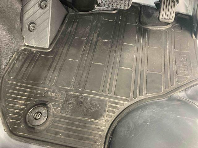ハイゼットトラックスタンダード衝突被害軽減ブレーキ　横滑り防止装置　オートマチックハイビーム　アイドリングストップ　エアコン　エアバッグ　手動式ウィンドウ　荷台マット　マット　オートライト　スペアタイヤ　パートタイム４ＷＤ　ＣＶＴ（岐阜県）の中古車