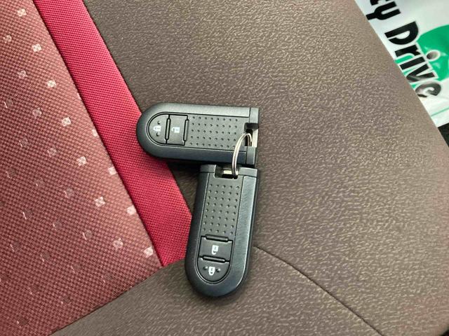 ブーンスタイル　ホワイトリミテッド　ＳＡIII衝突被害軽減ブレーキ　横滑り防止装置　オートマチックハイビーム　アイドリングストップ　ステアリングスイッチ　キーフリーシステム　オートエアコン　純正ホイールキャップ　ベンチシート　ナビ　パノラマカメラ（岐阜県）の中古車