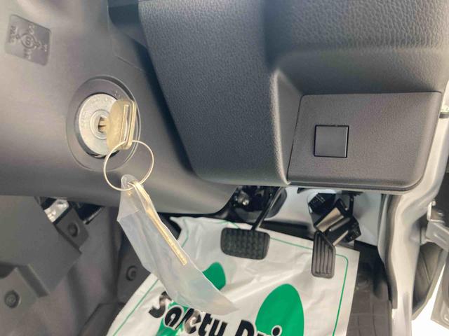 ハイゼットトラックスタンダード衝突被害軽減ブレーキ 横滑り防止装置 アイドリングストップ エアコン エアバッグ 手動式ウィンドウ オートライト バイザー マット スペアタイヤ オーディオ オートライト パートタイム4WD CVT(岐阜県)の中古車