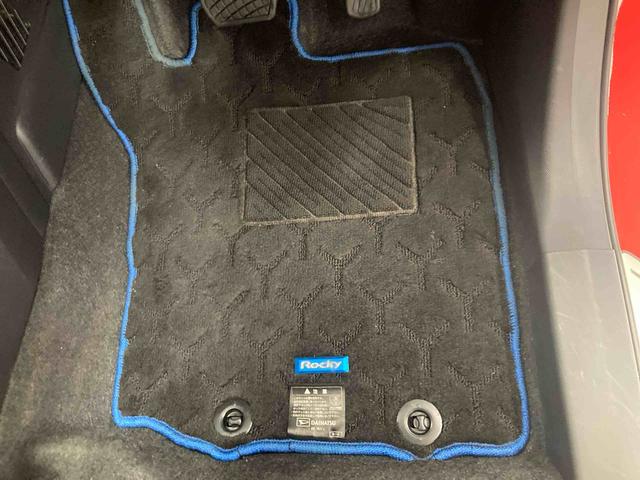 ロッキープレミアムＧ　ＨＥＶ衝突被害軽減ブレーキ　横滑り防止装置　オートマチックハイビーム　ステアリングスイッチ　オートライト　キーフリーシステム　オートエアコン　ナビ　パノラマカメラ　純正アルミホイール　バイザー　マット（岐阜県）の中古車