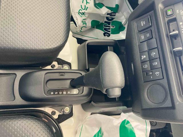 ハイゼットトラックスタンダード衝突被害軽減ブレーキ　横滑り防止装置　オートマチックハイビーム　アイドリングストップ　エアコン　エアバッグ　手動式ウィンドウ　マット　オートライト　パートタイム４ＷＤ　ＣＶＴ　オーディオ　スペアタイヤ（岐阜県）の中古車