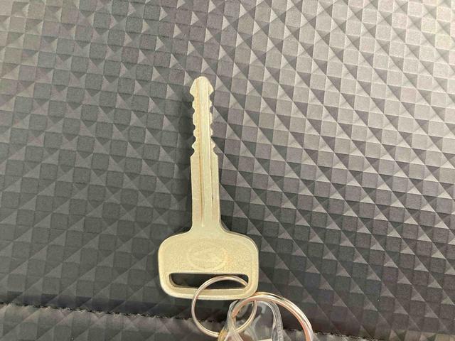 ハイゼットトラックスタンダード衝突被害軽減ブレーキ　横滑り防止装置　オートマチックハイビーム　アイドリングストップ　ＭＴ　パートタイム４ＷＤ　バイザー　マット　オーディオ　エアバッグ　手動式ウィンドウ　オートライト　ＡＢＳ（岐阜県）の中古車
