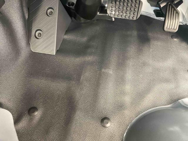 ハイゼットトラックスタンダード衝突被害軽減ブレーキ 横滑り防止装置 オートマチックハイビーム アイドリングストップ エアコン エアバッグ 手動式ウィンドウ オーディオ オートライト パートタイム4WD CVT ABS スペアタイヤ(岐阜県)の中古車