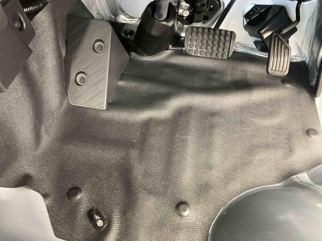 ハイゼットトラックスタンダード衝突被害軽減ブレーキ　横滑り防止装置　オートマチックハイビーム　アイドリングストップ　エアコン　エアバッグ　手動式ウィンドウ　オートライト　ＡＢＳ　ＣＶＴ　パートタイム４ＷＤ　マニュアルレベリング（岐阜県）の中古車