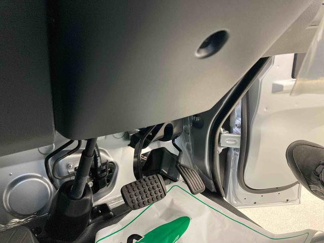 ハイゼットトラックスタンダード衝突被害軽減ブレーキ　横滑り防止装置　オートマチックハイビーム　アイドリングストップ　エアコン　エアバッグ　手動式ウィンドウ　オートライト　ＡＢＳ　ＣＶＴ　パートタイム４ＷＤ　マニュアルレベリング（岐阜県）の中古車