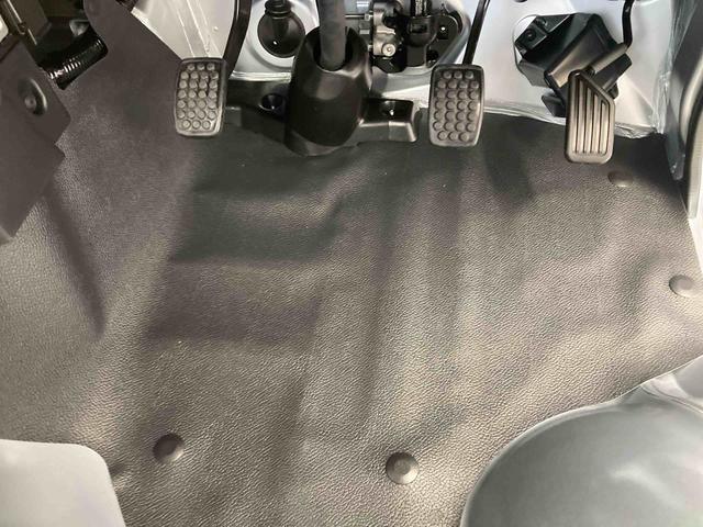 ハイゼットトラックスタンダード衝突被害軽減ブレーキ　横滑り防止装置　オートマチックハイビーム　アイドリングストップ　エアコン　エアバッグ　手動式ウィンドウ　オートライト　パートタイム４ＷＤ　ＭＴ　ＡＢＳ　スペアタイヤ　オーディオ（岐阜県）の中古車