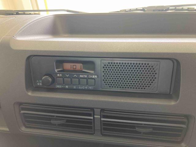 ハイゼットトラックスタンダード衝突被害軽減ブレーキ　横滑り防止装置　オートマチックハイビーム　アイドリングストップ　オートライト　エアコン　エアバッグ　手動式ウィンドウ　パートタイム４ＷＤ　ＣＶＴ　ＡＢＳ　オーディオ　スペアタイヤ（岐阜県）の中古車