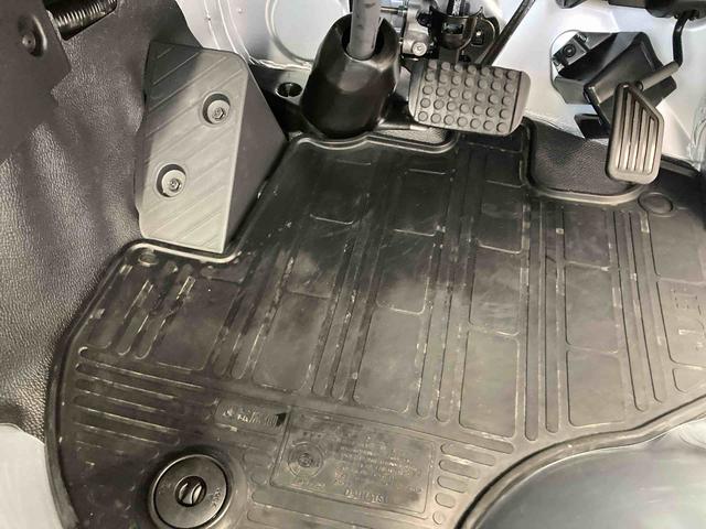 ハイゼットトラックスタンダード衝突被害軽減ブレーキ　横滑り防止装置　オートマチックハイビーム　アイドリングストップ　オートライト　エアコン　エアバッグ　手動式ウィンドウ　パートタイム４ＷＤ　ＣＶＴ　ＡＢＳ　オーディオ　スペアタイヤ（岐阜県）の中古車