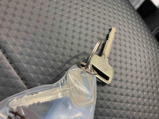 ハイゼットトラックスタンダード衝突被害軽減ブレーキ　横滑り防止装置　オートマチックハイビーム　アイドリングストップ　オートライト　エアコン　エアバッグ　手動式ウィンドウ　パートタイム４ＷＤ　ＣＶＴ　ＡＢＳ　オーディオ　スペアタイヤ（岐阜県）の中古車