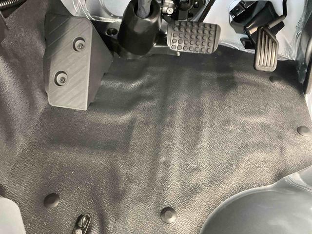 ハイゼットトラックスタンダード衝突被害軽減ブレーキ　横滑り防止装置　オートマチックハイビーム　アイドリングストップ　オートライト　エアコン　エアバッグ　手動式ウィンドウ　パートタイム４ＷＤ　ＣＶＴ　ＡＢＳ　オーディオ　スペアタイヤ（岐阜県）の中古車