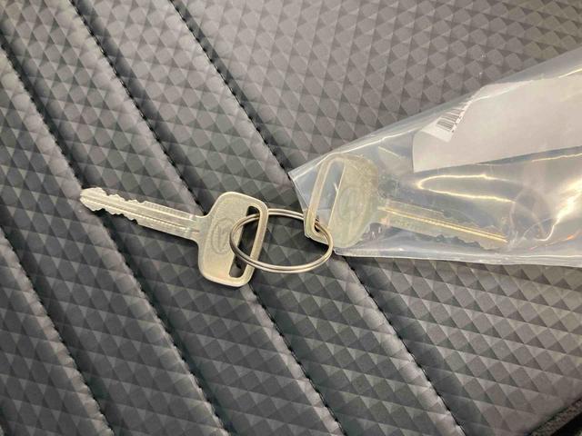 ハイゼットトラックスタンダード衝突被害軽減ブレーキ　横滑り防止装置　オートマチックハイビーム　アイドリングストップ　エアコン　エアバッグ　手動式ウィンドウ　オートライト　パートタイム４ＷＤ　ＭＴ　オーディオ　マニュアルレベリング（岐阜県）の中古車