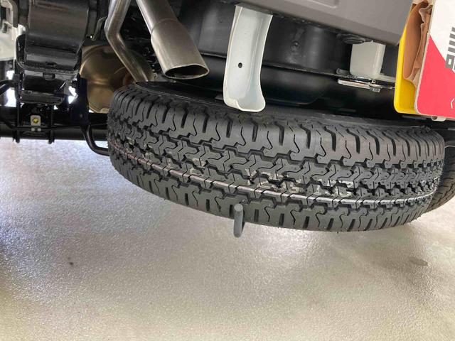 ハイゼットトラックスタンダード衝突被害軽減ブレーキ　横滑り防止装置　オートマチックハイビーム　アイドリングストップ　エアコン　エアバッグ　手動式ウィンドウ　パートタイム４ＷＤ　ＭＴ　スペアタイヤ　オーディオ　ＡＢＳ　走行距離５キロ（岐阜県）の中古車