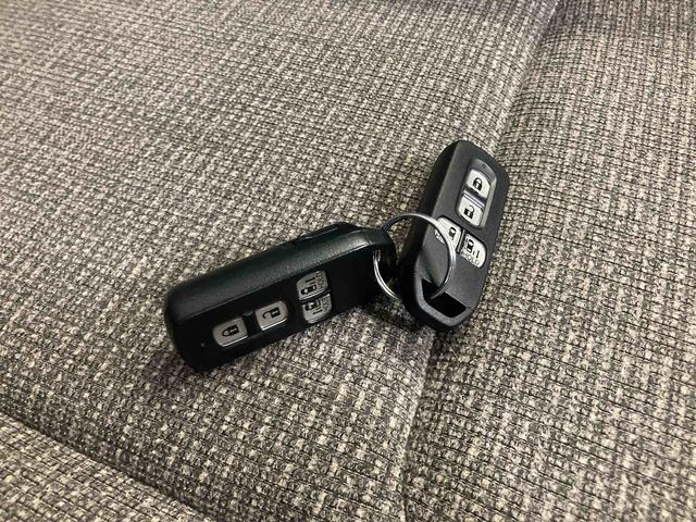 N−BOXG・Lターボホンダセンシングキーフリーシステム オートエアコン オートライト ベンチシート バイザー マット ナビ バックカメラ 両側電動スライドドア ホイールキャップ エアバッグ パワーウィンドウ 電動格納式ドアミラー(岐阜県)の中古車