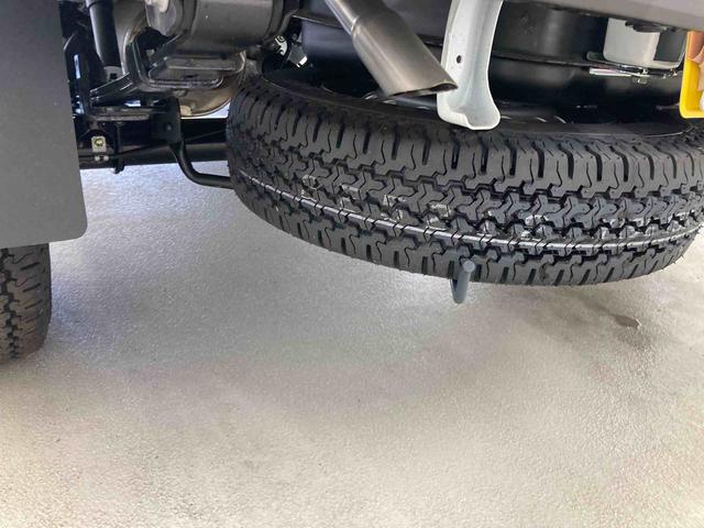 ハイゼットトラックスタンダード衝突被害軽減ブレーキ　横滑り防止装置　オートマチックハイビーム　アイドリングストップ　オートライト　エアコン　エアバッグ　手動式ウィンドウ　パートタイム４ＷＤ　ＭＴ　スペアタイヤ　オーディオ　ＡＢＳ（岐阜県）の中古車